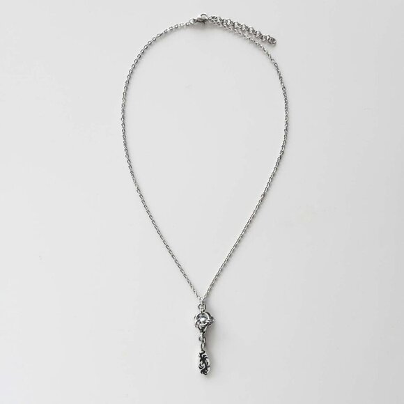 Gothic Victorian elegant teardrop caged silver pearl necklace - Picture 6 of 9